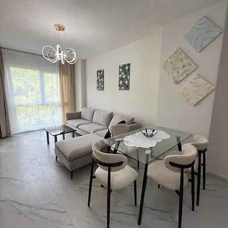 Apartman Five Em *